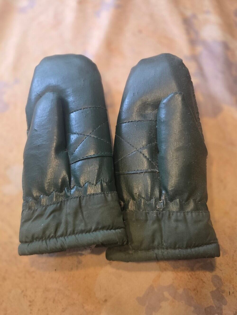 Vintage 1970s Ski Time Snow Mittens Mitts Nylon Green Black Color Block 80s OS